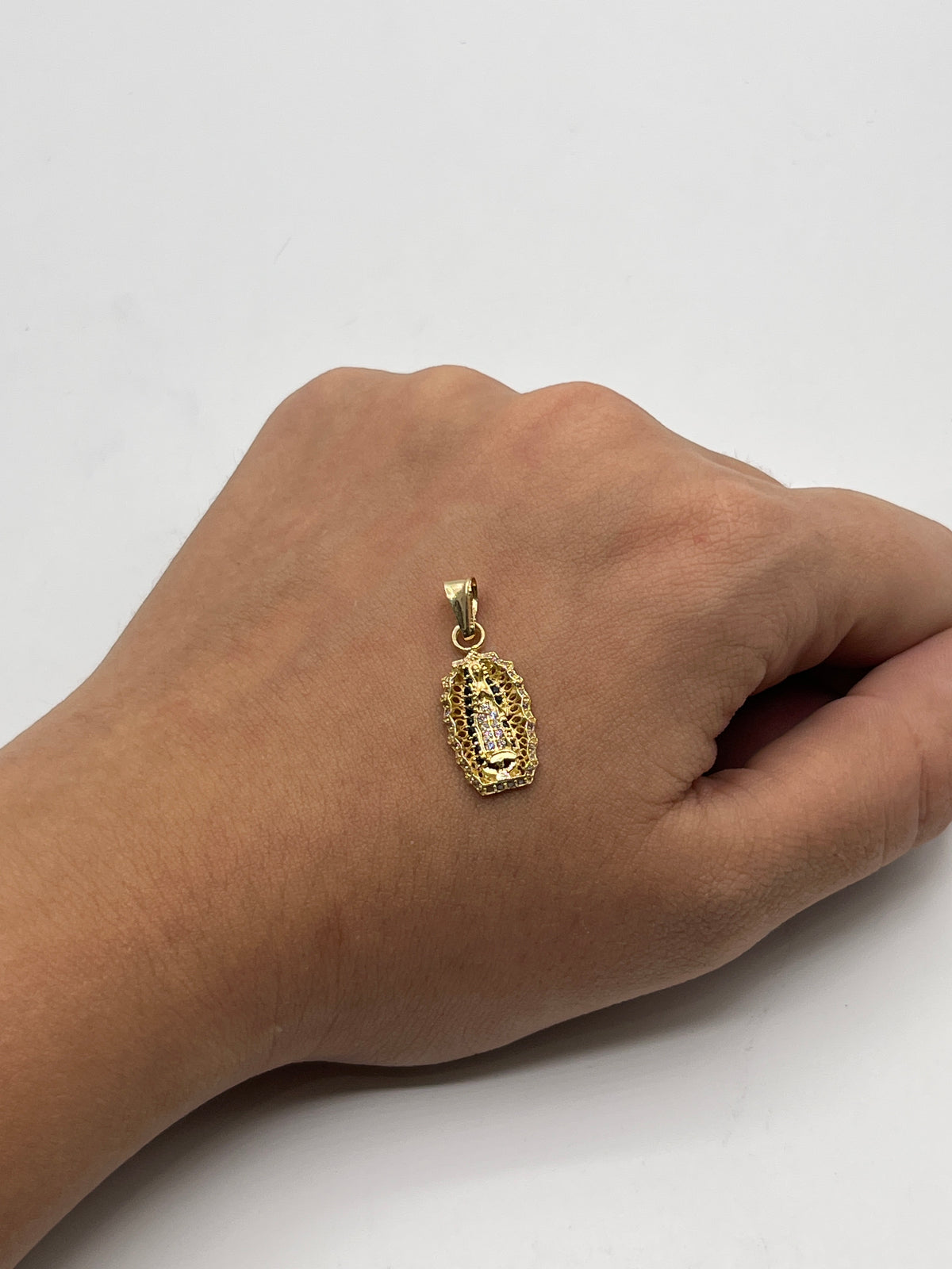Dije Virgen Guadalupe Circon Blanco y Negro Oro amarillo 18k +2 / 2,00 Gr / 10,40 mm / 1,7 Cm