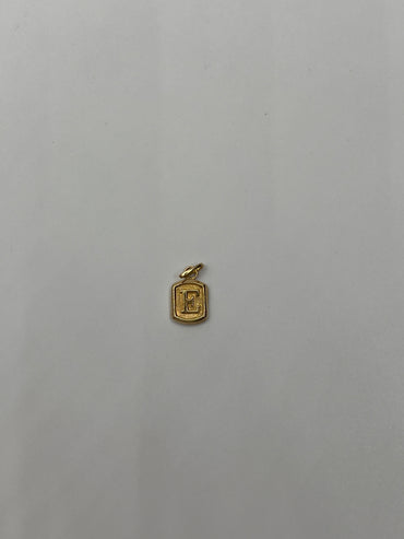 Dije Letra E Oro amarillo 18k 0,31 Gr / 6,8 mm / 0,8 Cm