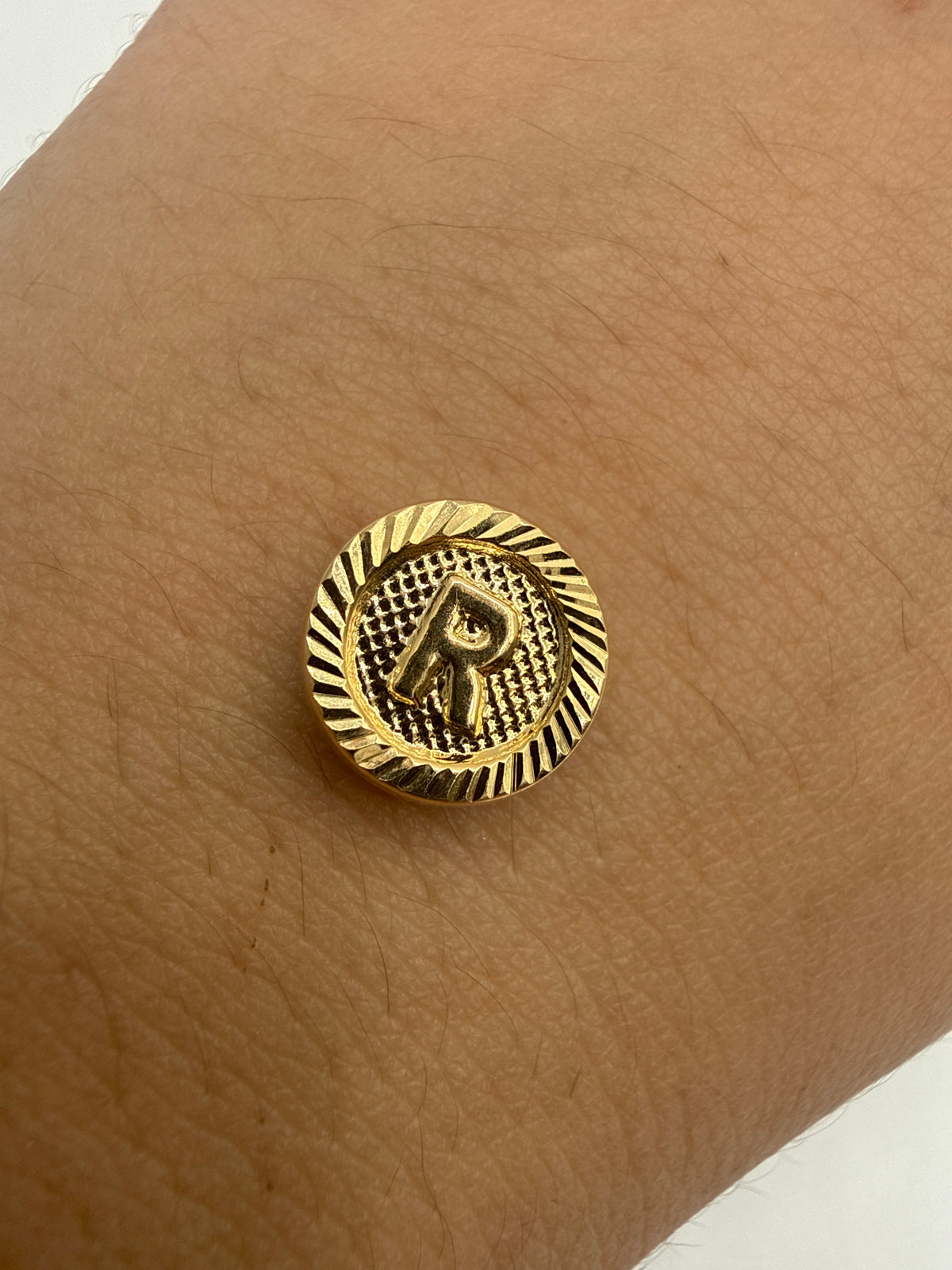 Herraje Letra R Diamantada Oro amarillo 18k 0,53 Gr / 1 Cm