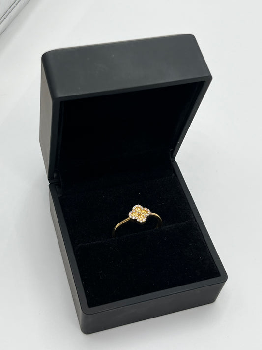 Anillo trebol Oro amarillo 18k / Talla 8 / 1,62 Gr / 8,45 mm