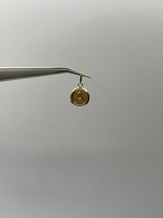 Dije Letra A Oro amarillo 18k 0,51 Gr / 10 mm / 1 Cm