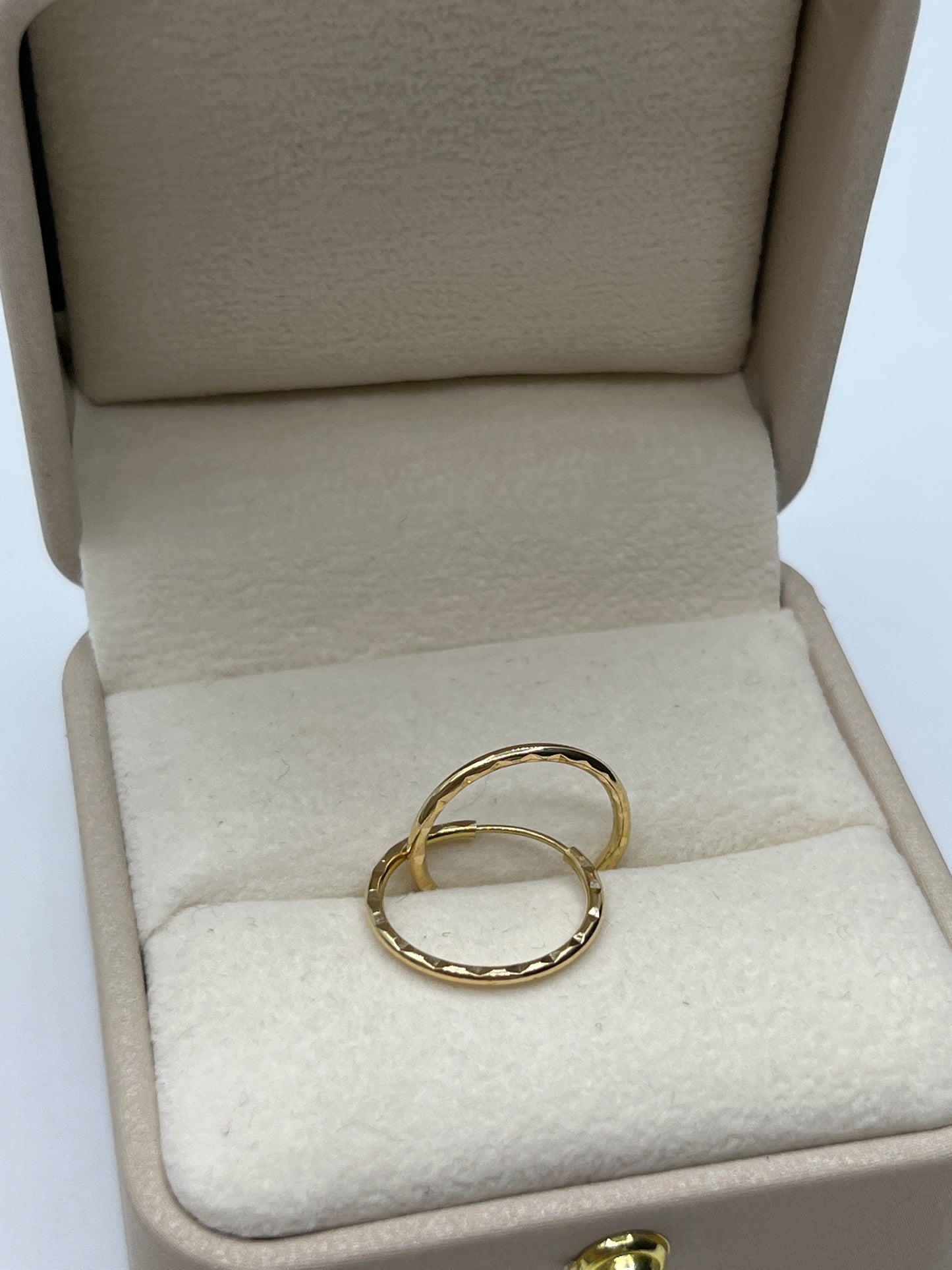 Candonga Imperdible Troquelada Oro amarillo 18k 0,82 Gr / 1,6 Cm