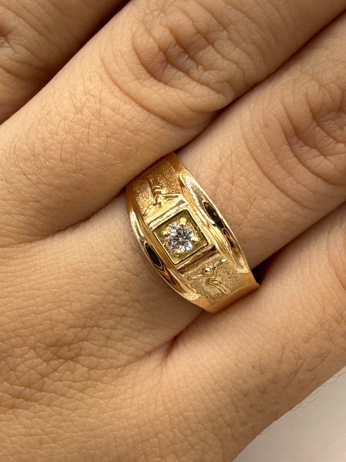Anillo Cristo Circon Blanco Oro amarillo 18k / Talla 10 / 2,60 Gr / 9,7 mm