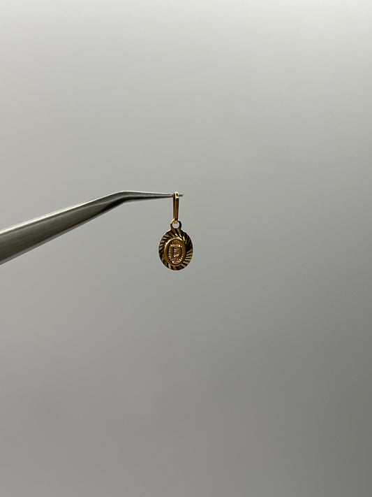 Dije Letra D Oro amarillo 18k 0,45 Gr / 7,5 mm / 1 Cm