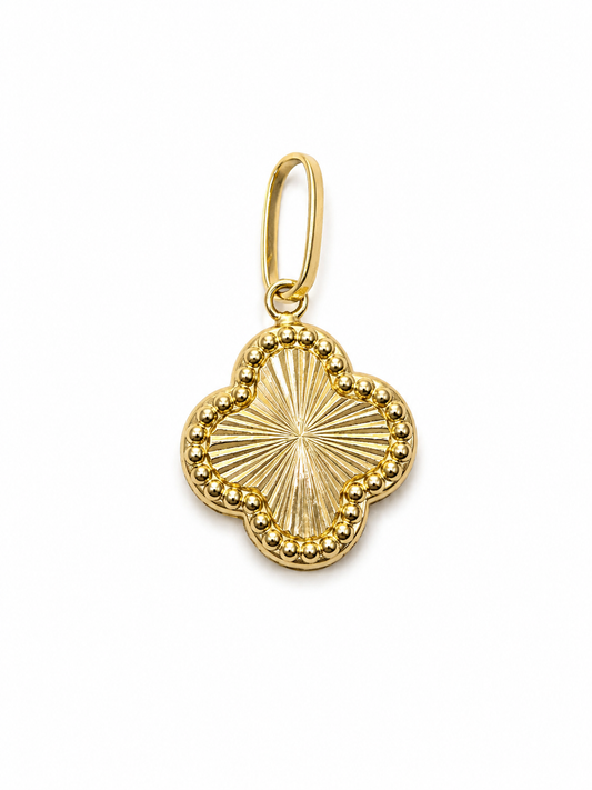 Dije Trebol Diamantado Oro amarillo 18k 1,73 Gr / 11 mm / 1,3 Cm