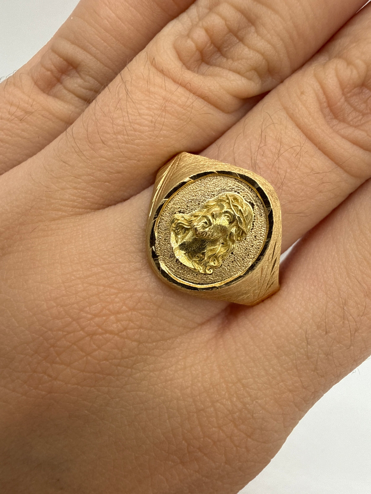 Anillo Rostro Jesus Oro amarillo 18k / Talla 11 3/4 / 2,44 Gr / 15,5 mm