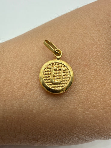 Dije Letra U Oro amarillo 18k 0,42 Gr / 9 mm / 0,9 Cm