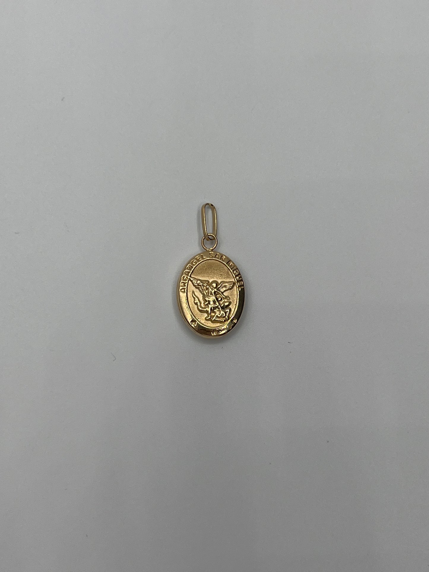 Dije Arcangel San Miguel Oro amarillo 18k 0,94 Gr / 11 mm / 1,8 Cm