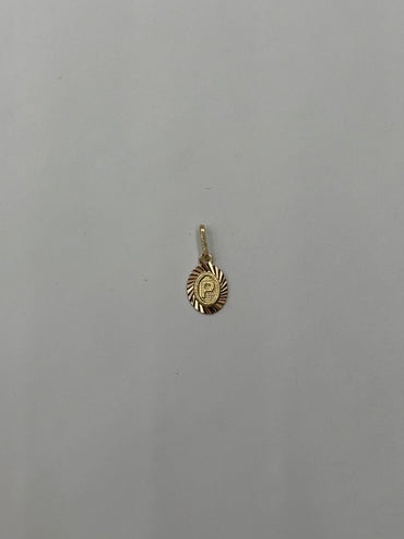 Dije Letra P Oro amarillo 18k 0,46 Gr / 7,5 mm / 1 Cm