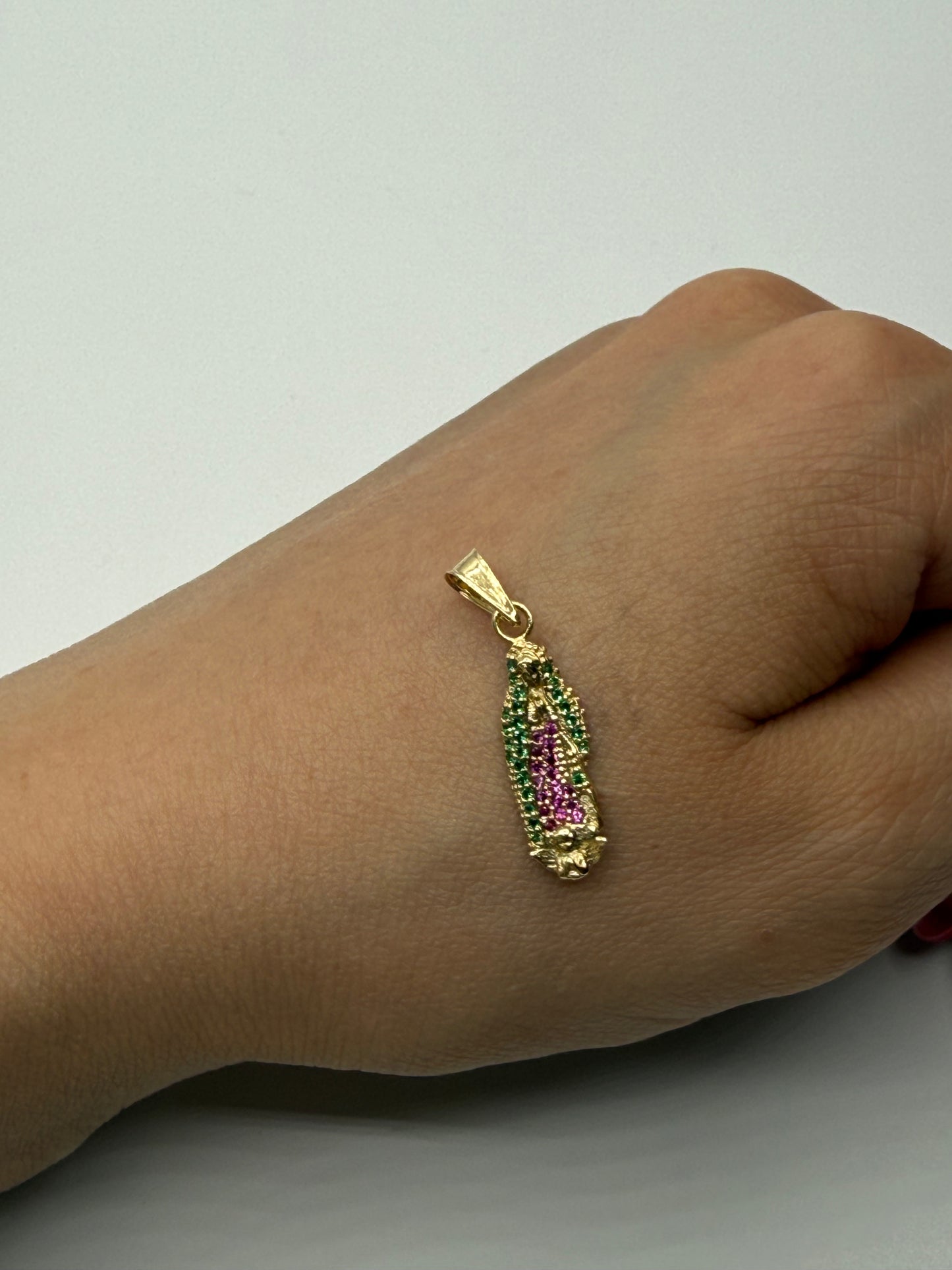 Dije Virgen de Guadalupe Circon Verde y Rosa Oro amarillo 18k 1,17 Gr / 7 mm / 2,2 Cm