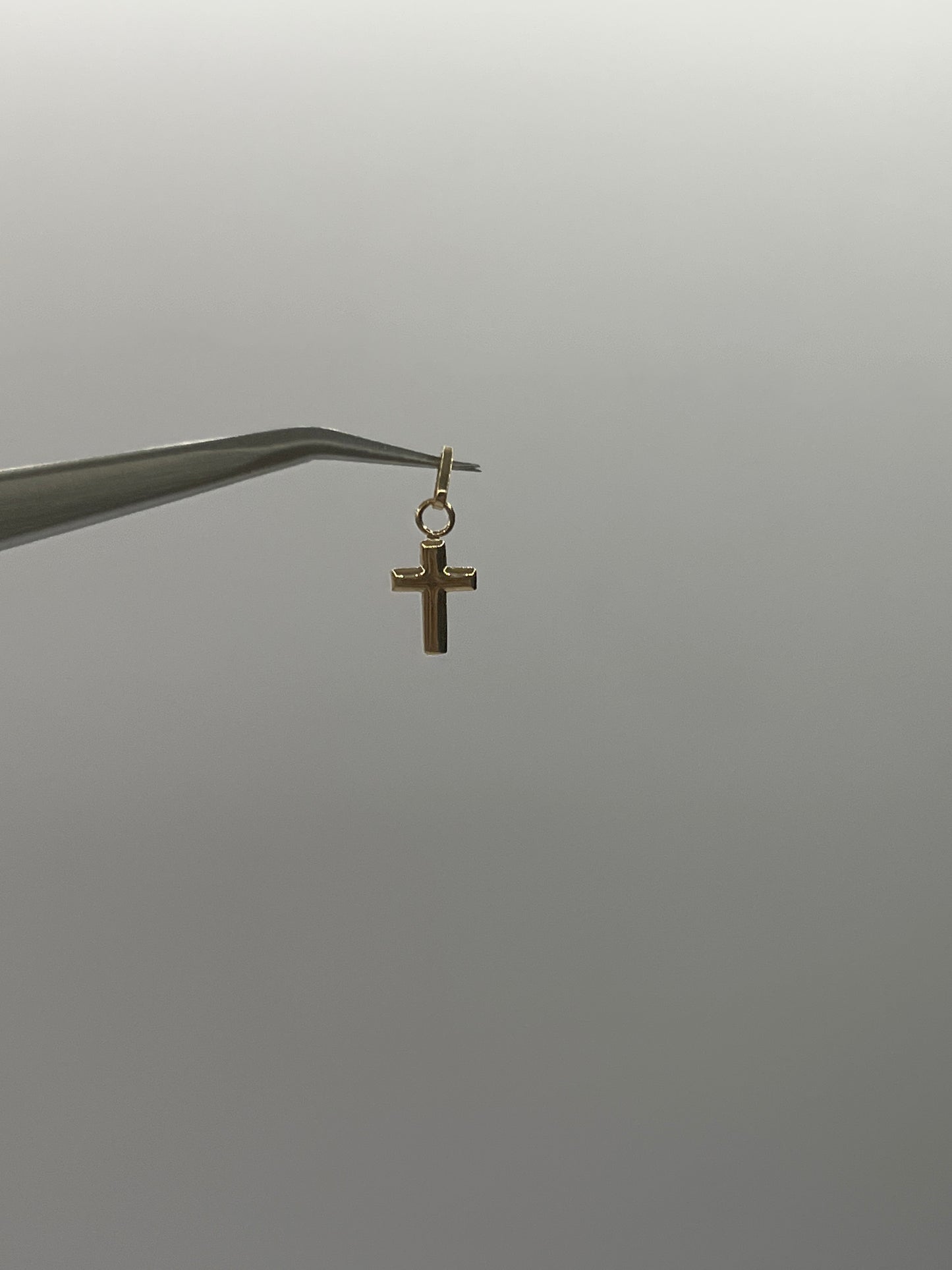 Dije Cruz Lisa Oro amarillo 18k 0,23 Gr / 6,3 mm / 0,8 Cm