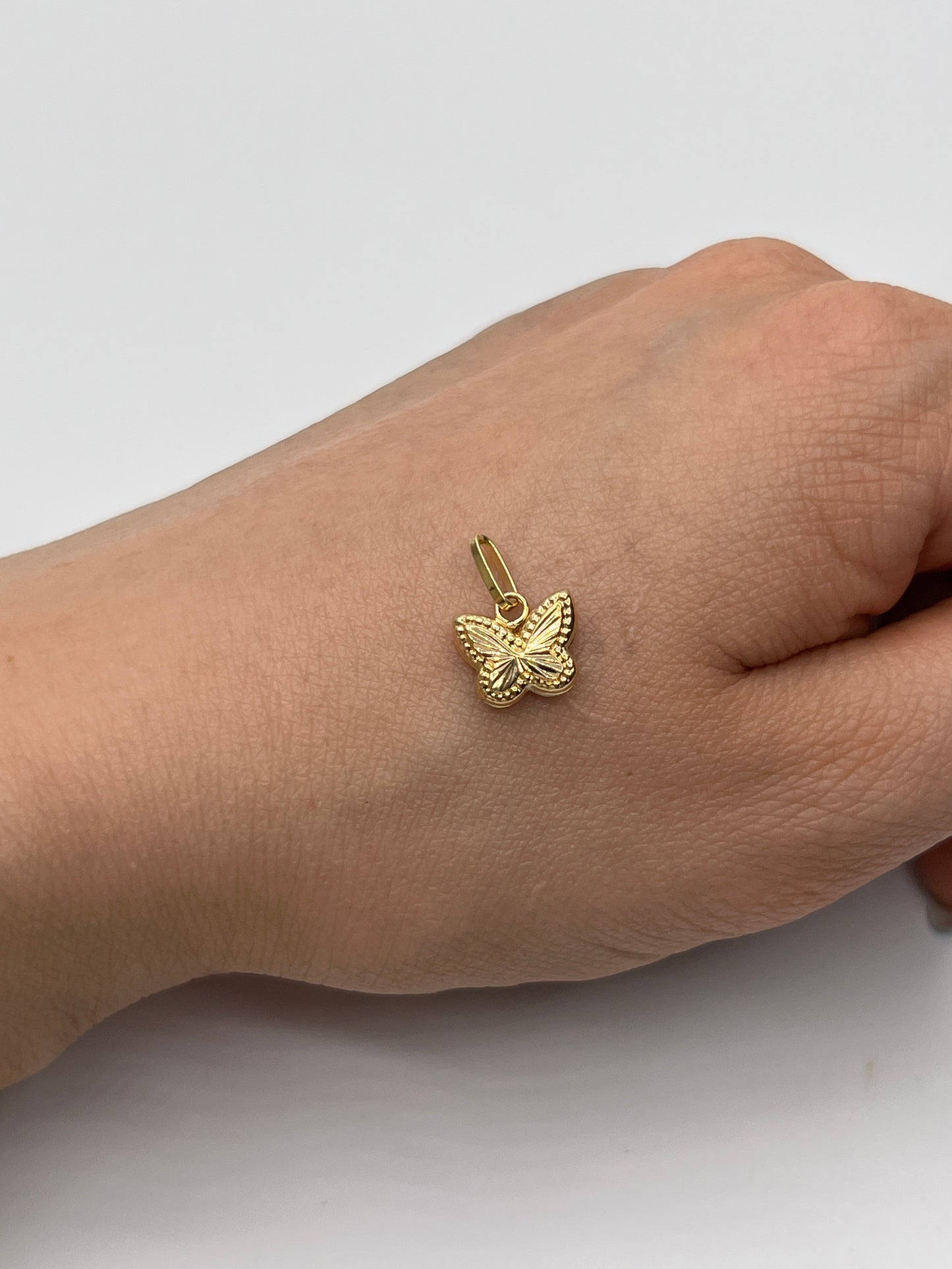 Dije Mariposa Diamantada Oro amarillo 18k 0,46 Gr / 10 mm / 0,9 Cm