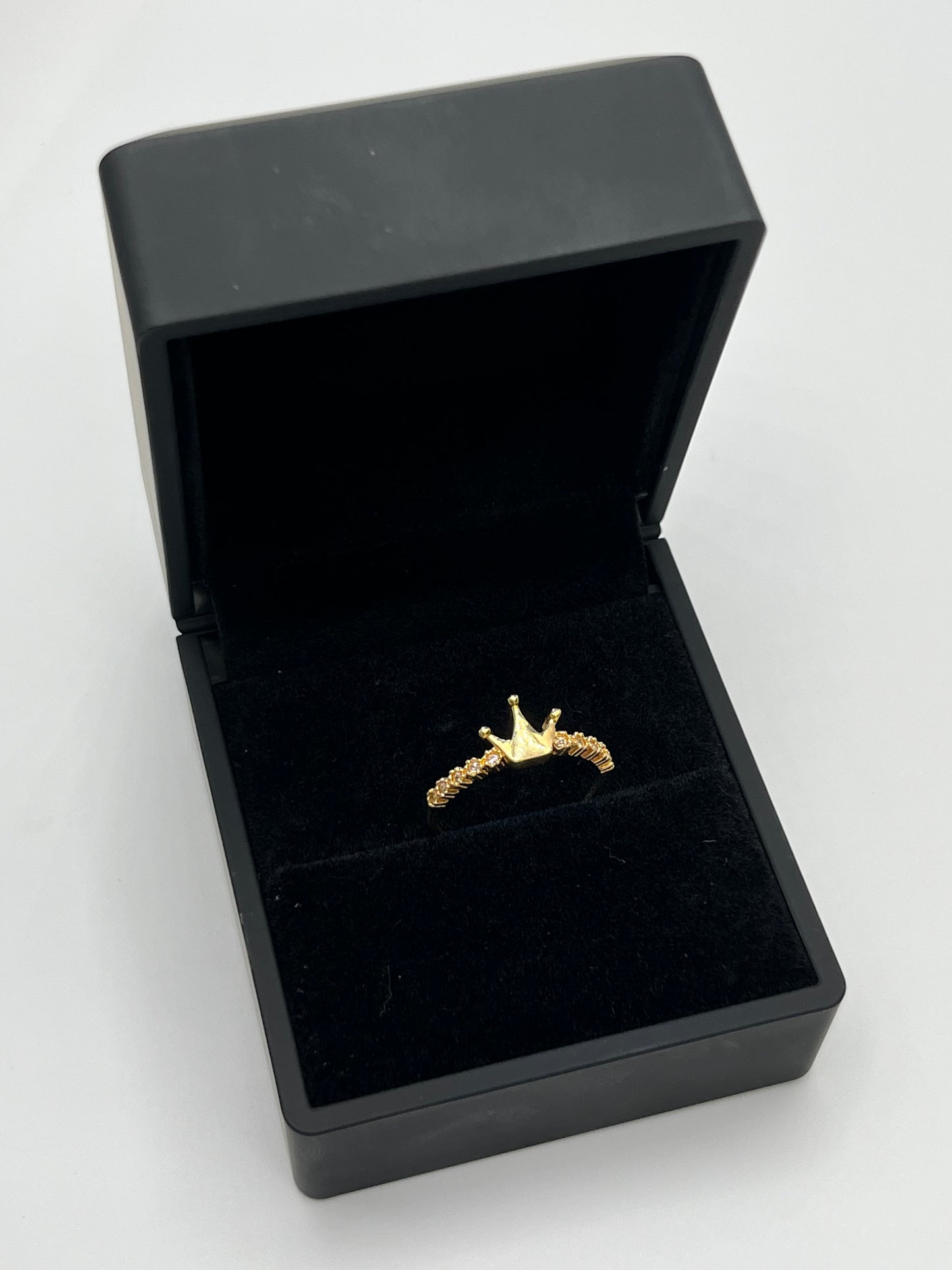 Anillo corona circon blanco Oro amarillo 18k / Talla 7 3/4 / 1,72 Gr / 7,66 mm