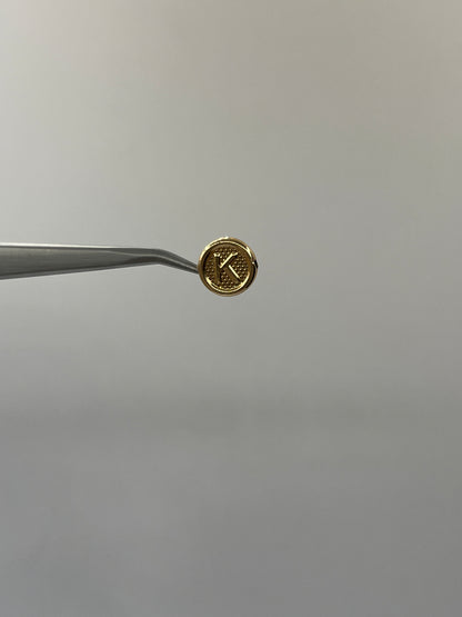 Herraje Letra K Oro amarillo 18k 0,38 Gr / 1 Cm