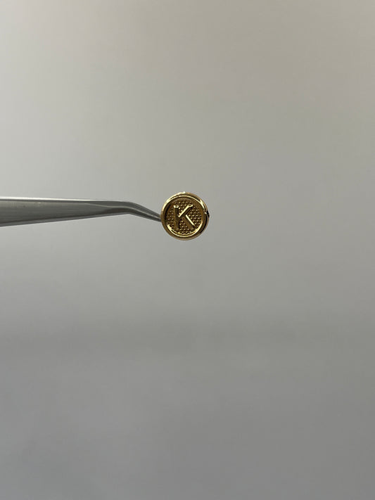 Herraje Letra K Oro amarillo 18k 0,38 Gr / 1 Cm