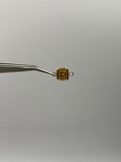 Herraje Letra R Oro amarillo 18k 0,29 Gr / 0,8 Cm