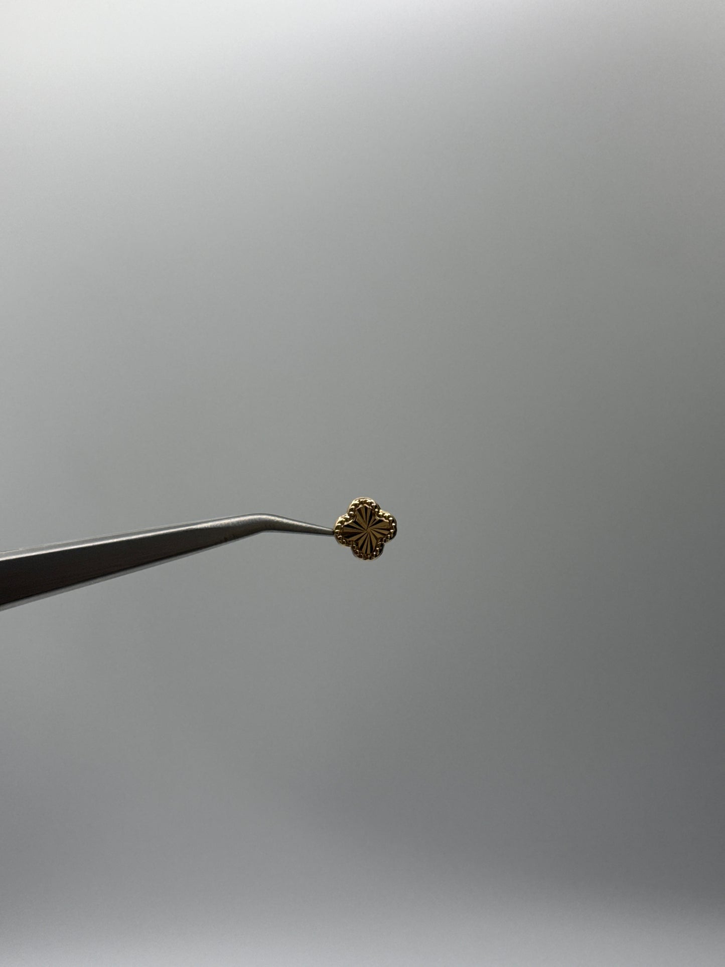 Herraje trebol diamantado Oro amarillo 18k 0,22 Gr / 0,8 Cm