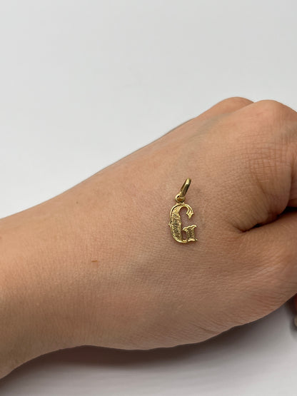 Dije Letra G Oro amarillo 18k 0,45 Gr / 6,85 mm / 1,2 Cm