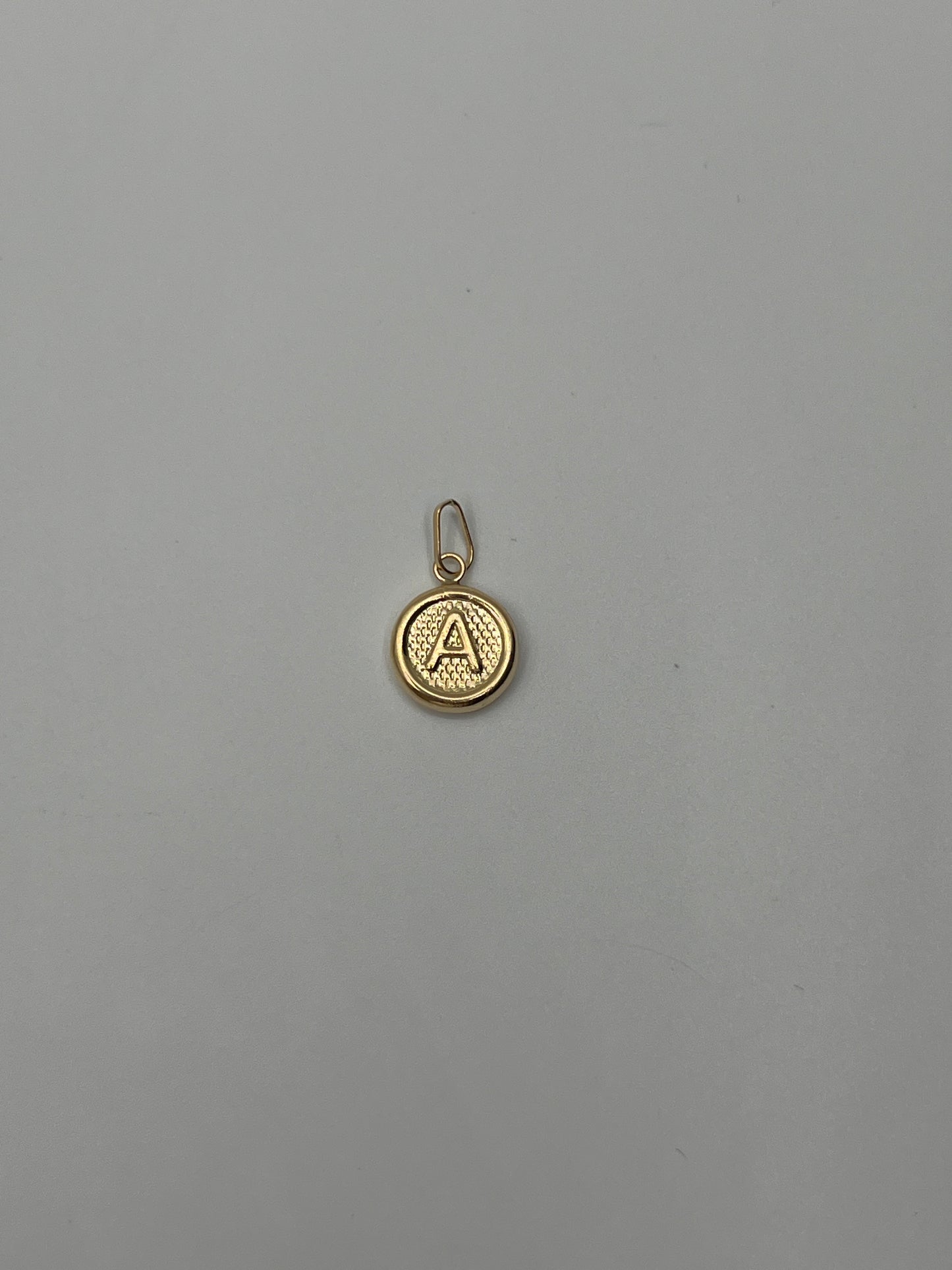 Dije Letra A  Oro amarillo 18k 0,49 Gr / 10 mm / 1 Cm