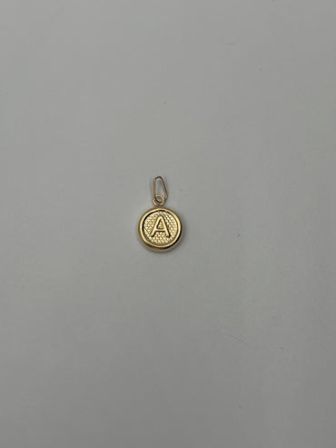 Dije Letra A  Oro amarillo 18k 0,49 Gr / 10 mm / 1 Cm