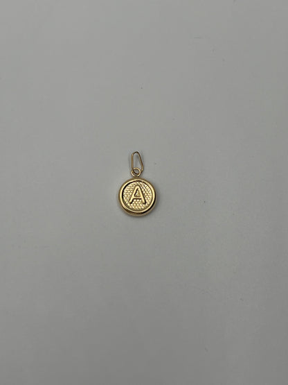 Dije Letra A  Oro amarillo 18k 0,49 Gr / 10 mm / 1 Cm