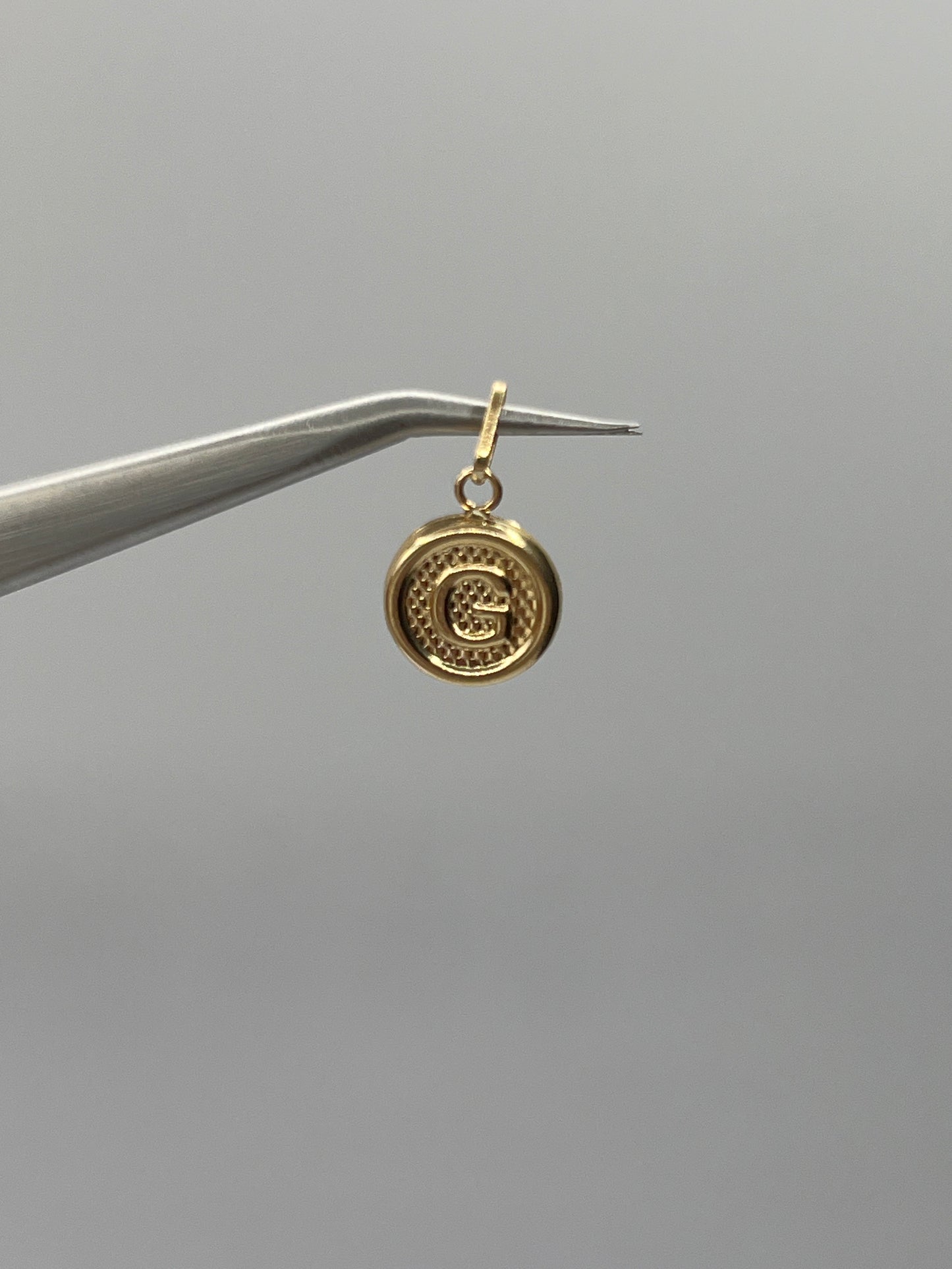 Dije Letra G Oro amarillo 18k 0,48 Gr / 10 mm / 1 Cm