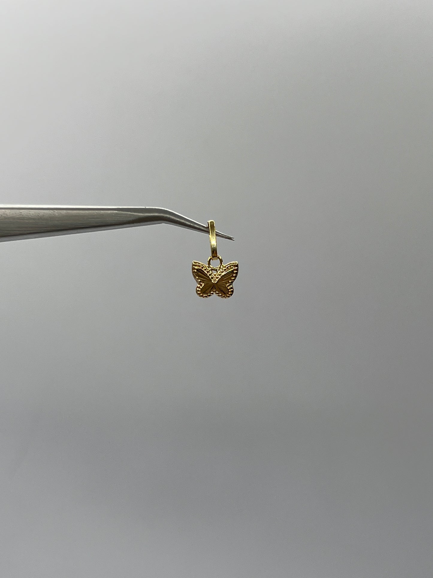 Dije Mariposa Diamantada Oro amarillo 18k 0,34 Gr / 8,20 mm / 0,8 Cm