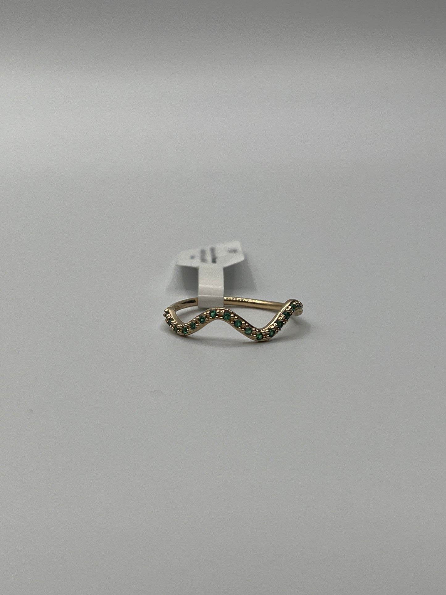 Anillo Curva Circon Verde Oro amarillo 18k / Talla 7 1/4 / 1,56 Gr / 1,80 mm