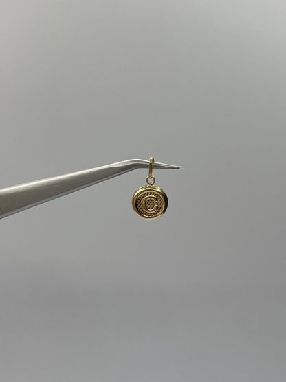 Dije Letra C Oro amarillo 18k 0,49 Gr / 10 mm / 1 Cm