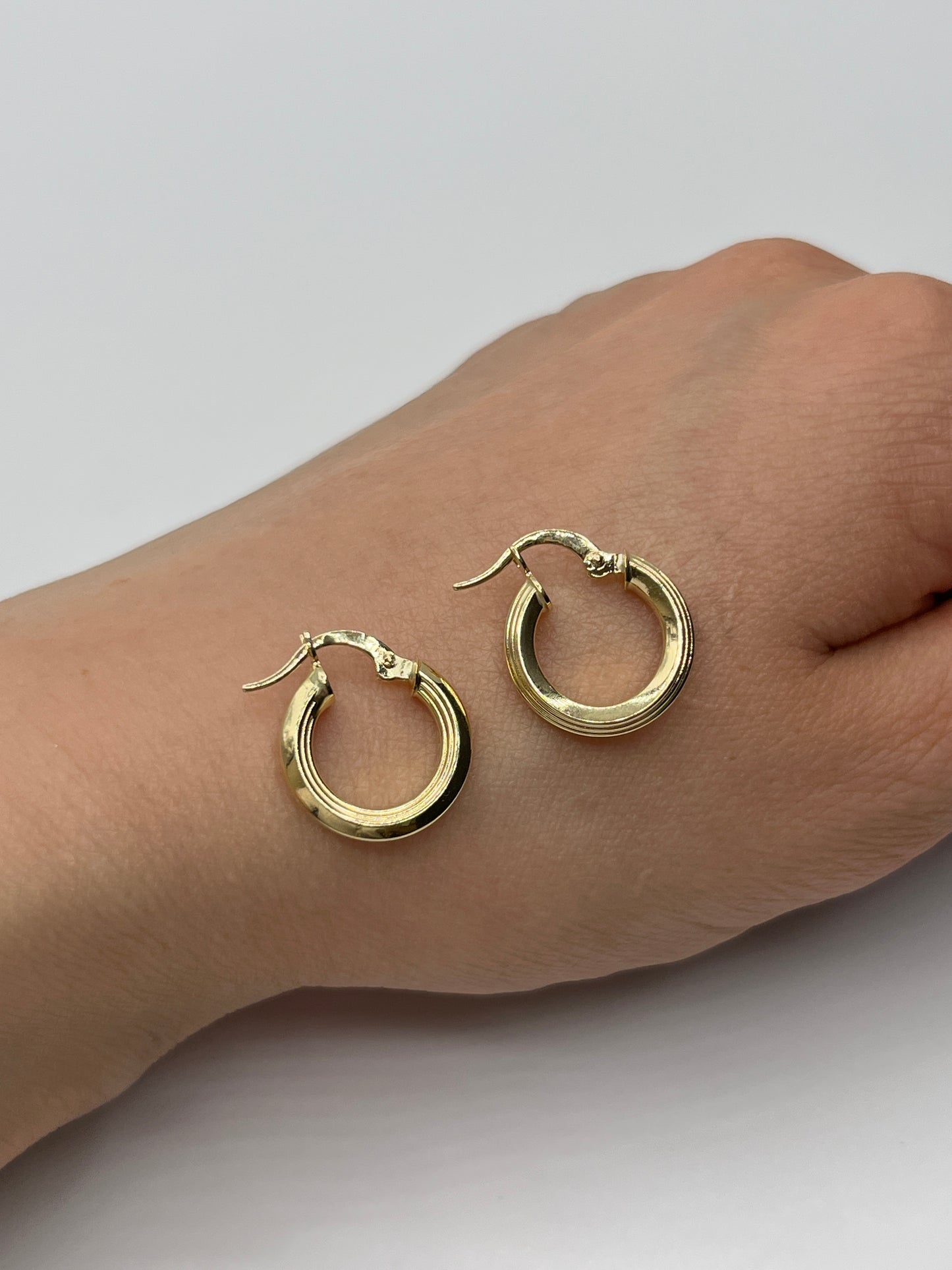 Candonga Lisa Rayada Oro amarillo 18k 1,83 Gr / 1,5 Cm