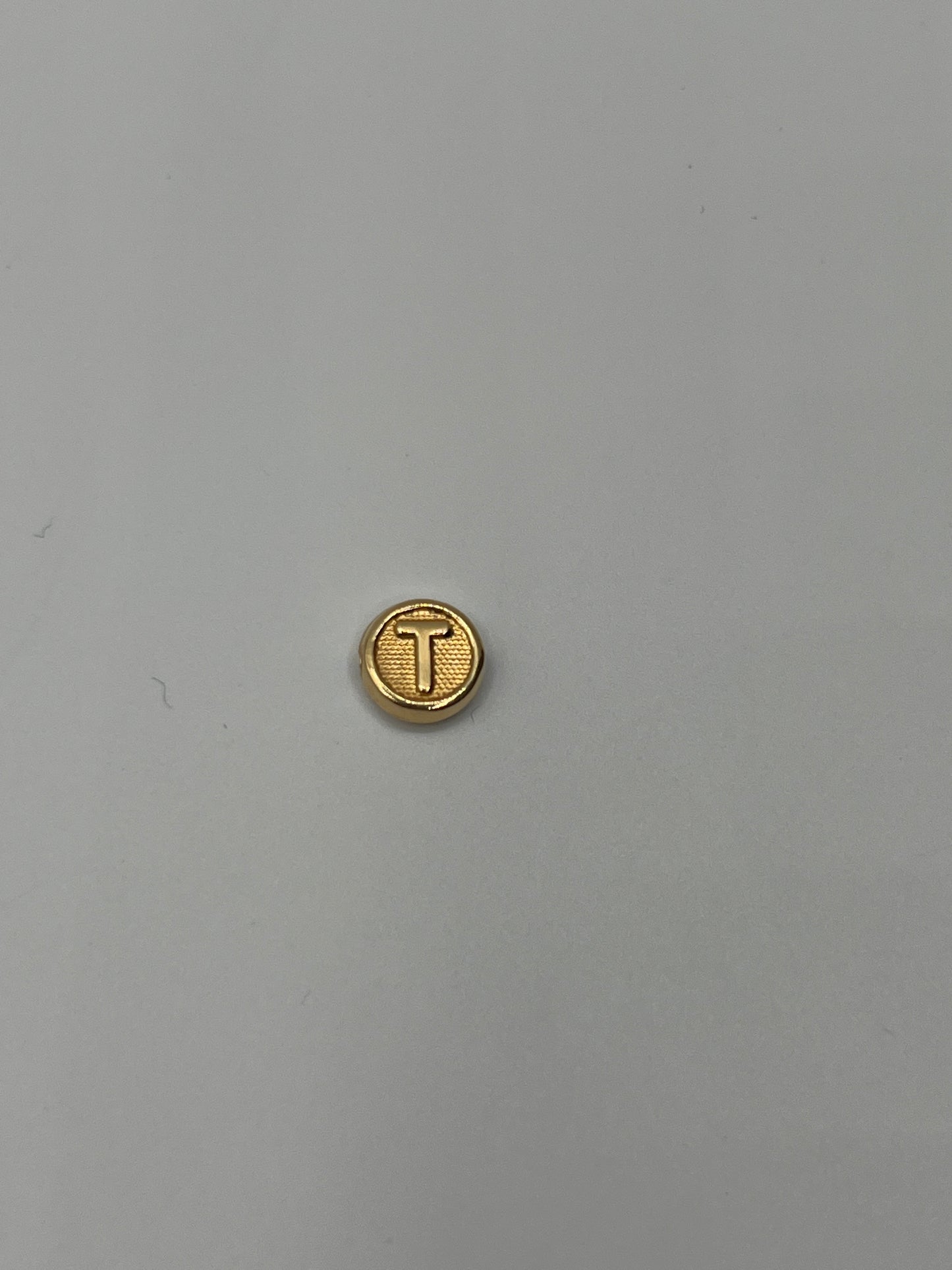 Herraje Letra T Oro amarillo 18k 0,33 Gr / 0,8 Cm