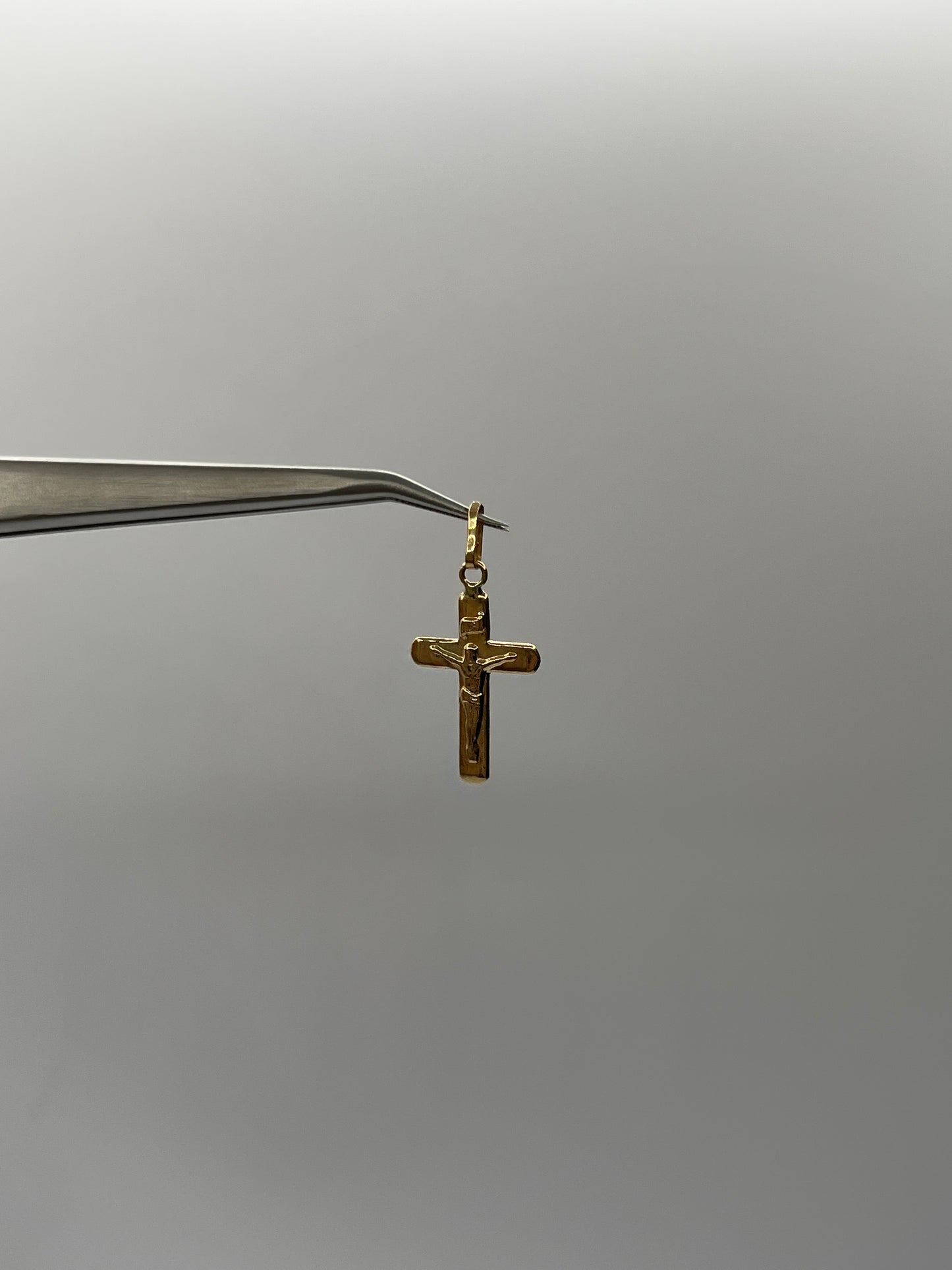 Dije Cruz Cristo Oro amarillo 18k 0,61 Gr / 14 mm / 2,4 Cm