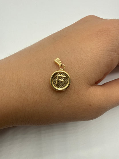 Dije Letra F Oro amarillo 18k 0,50 Gr / 10 mm / 1 Cm