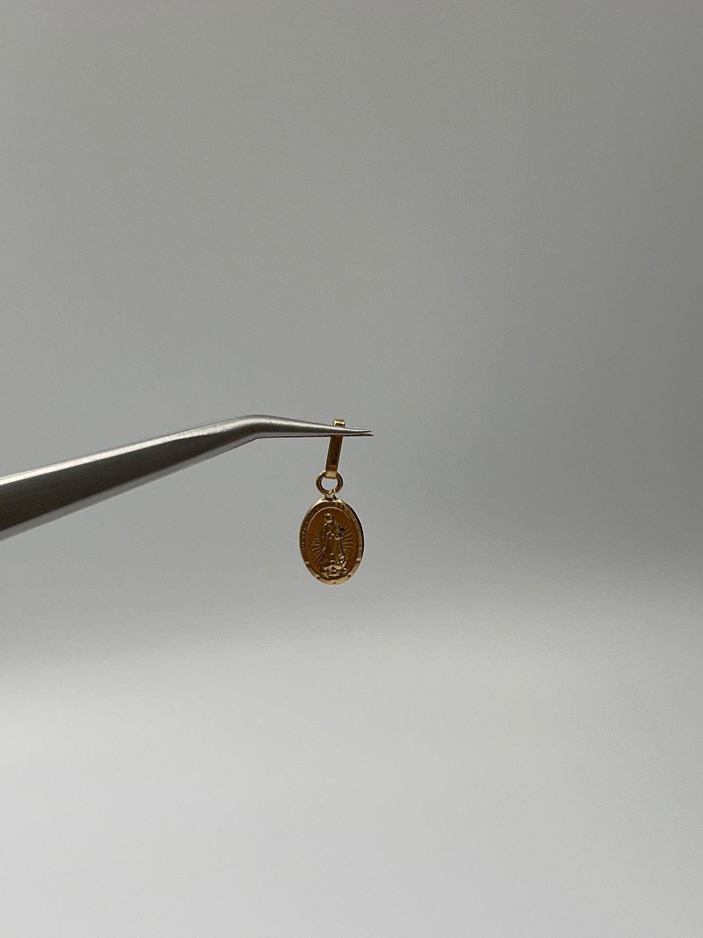 Dije Virgen Guadalupe Oro amarillo 18k 0,37 Gr / 7,4 mm / 1 Cm