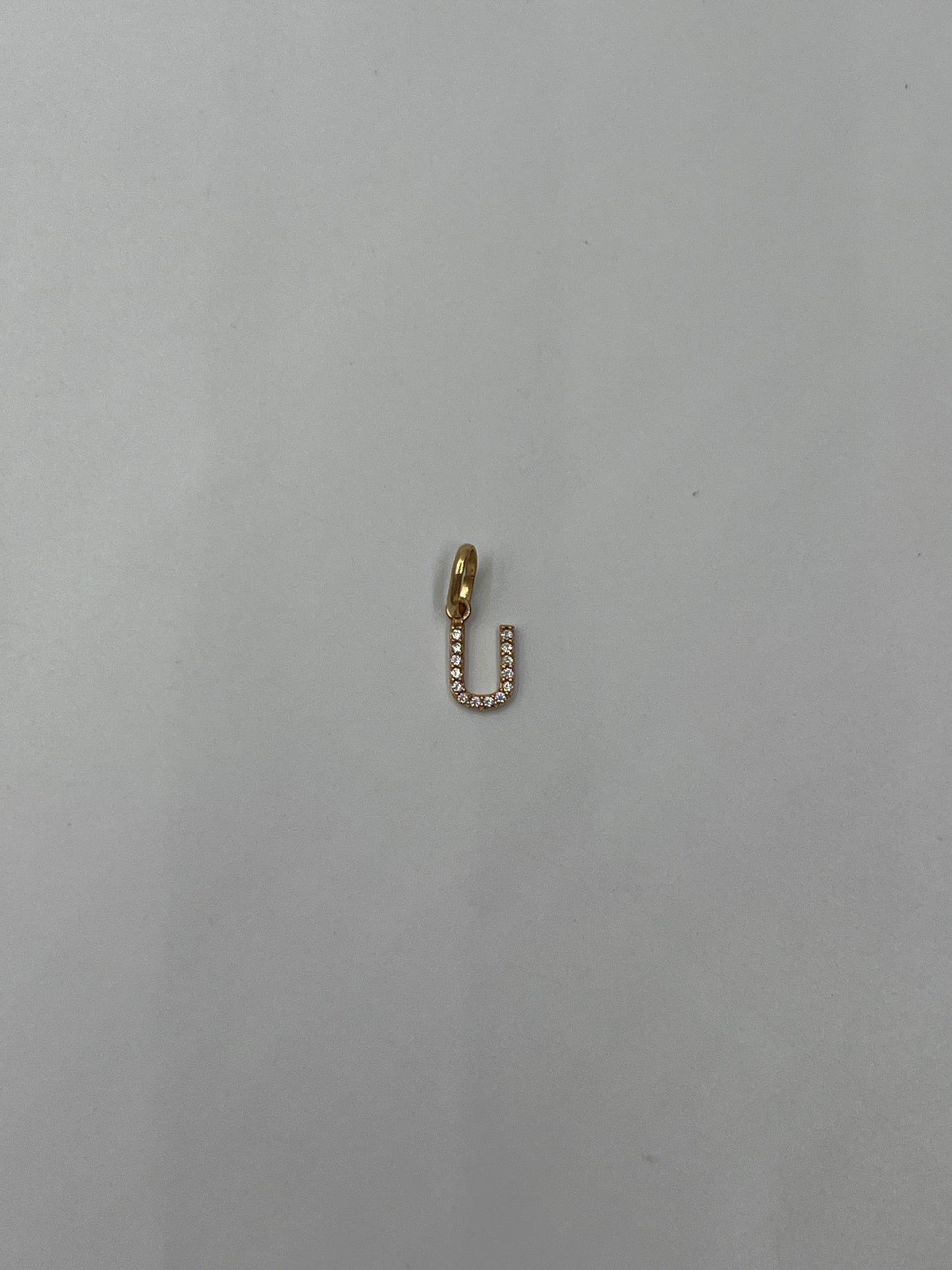 Dije Letra U Oro amarillo 18k 0,48 Gr / 6,10 mm / 1,05 Cm