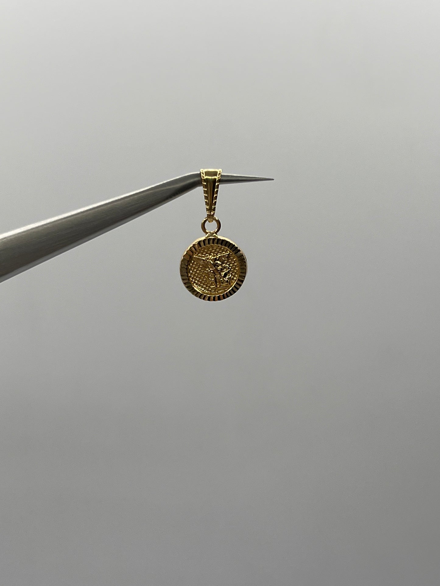 Dije Arcangel San Miguel Oro amarillo 18k 0,78 Gr / 11,50 mm / 1,5 Cm