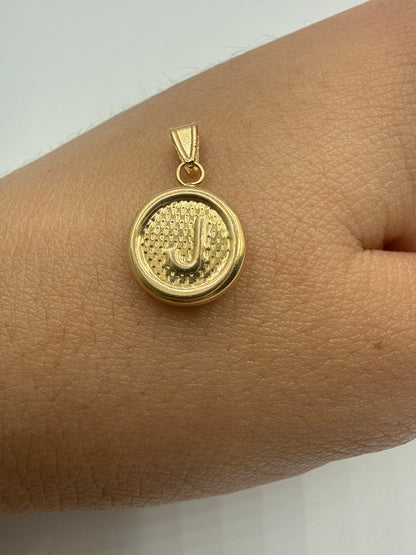 Dije Letra J Oro amarillo 18k 0,54 Gr / 10 mm / 1 Cm