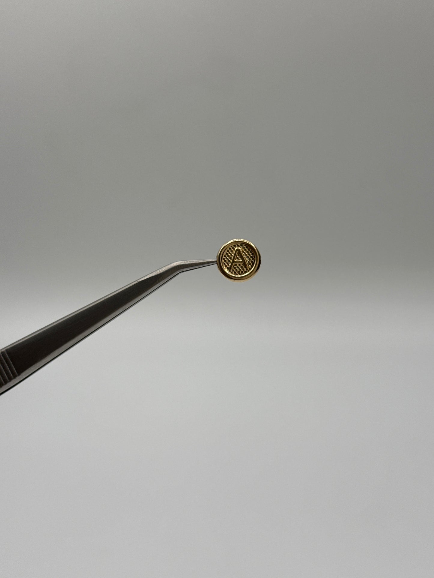 Herraje Letra A  Oro amarillo 18k 0,42 Gr / 1 Cm