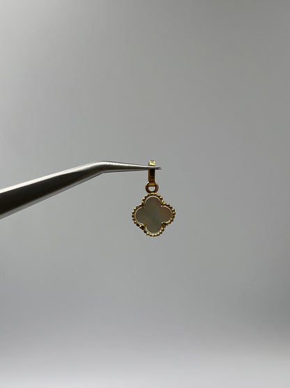 Dije Trebol Blanco Oro amarillo 18k 1 Gr / 9,6 mm / 0,9 Cm