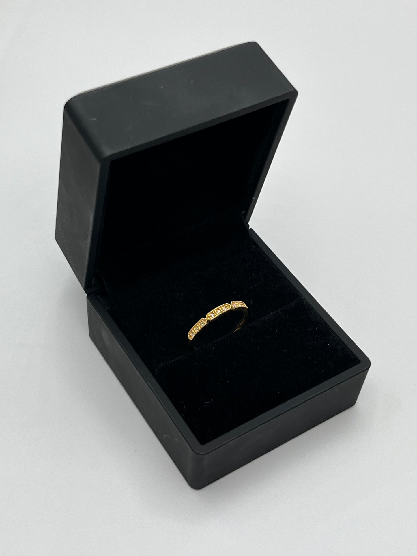 Anillo circon blanco Oro amarillo 18k / Talla 6 3/4 / 1,50 Gr / 2,41 mm