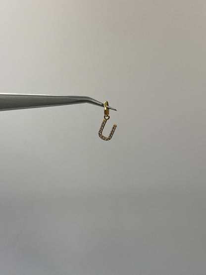 Dije Letra U Oro amarillo 18k 0,48 Gr / 6,10 mm / 1,05 Cm
