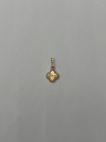 Dije Trebol Oro amarillo 18k 0,35 Gr / 8 mm / 0,8 Cm