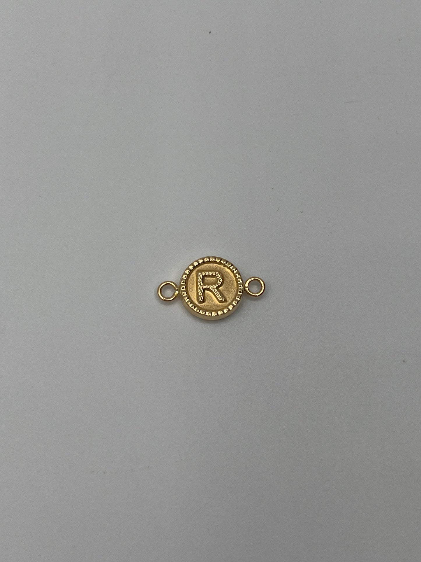Herraje Letra R Oro amarillo 18k 0,59 Gr / 1 Cm
