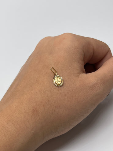 Dije Letra A Oro amarillo 18k 0,45 Gr / 7,5 mm / 0,9 Cm