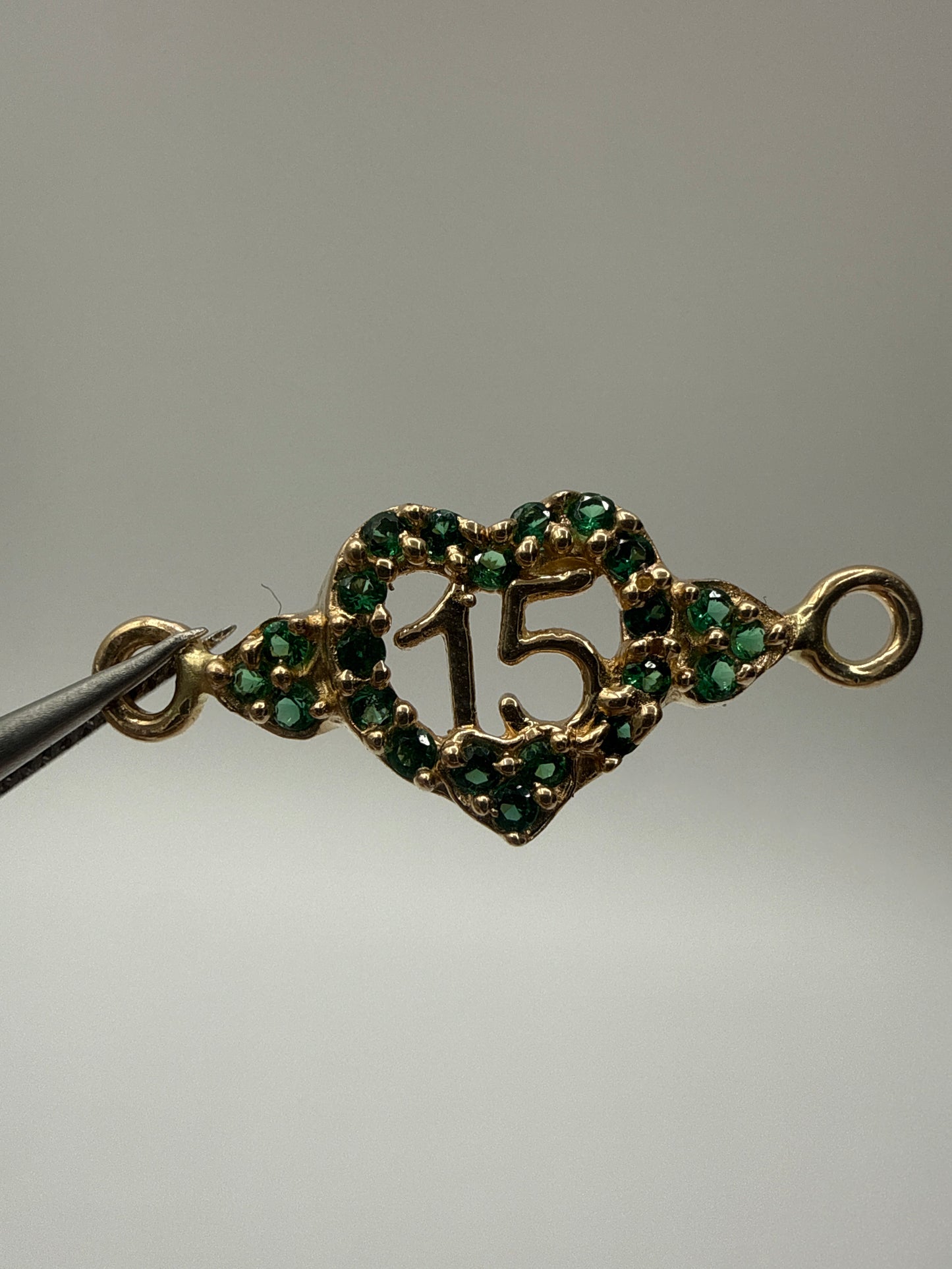 Herraje 15s Corazon Circon Verde Oro amarillo 18k 1,27 Gr / 0,9 Cm