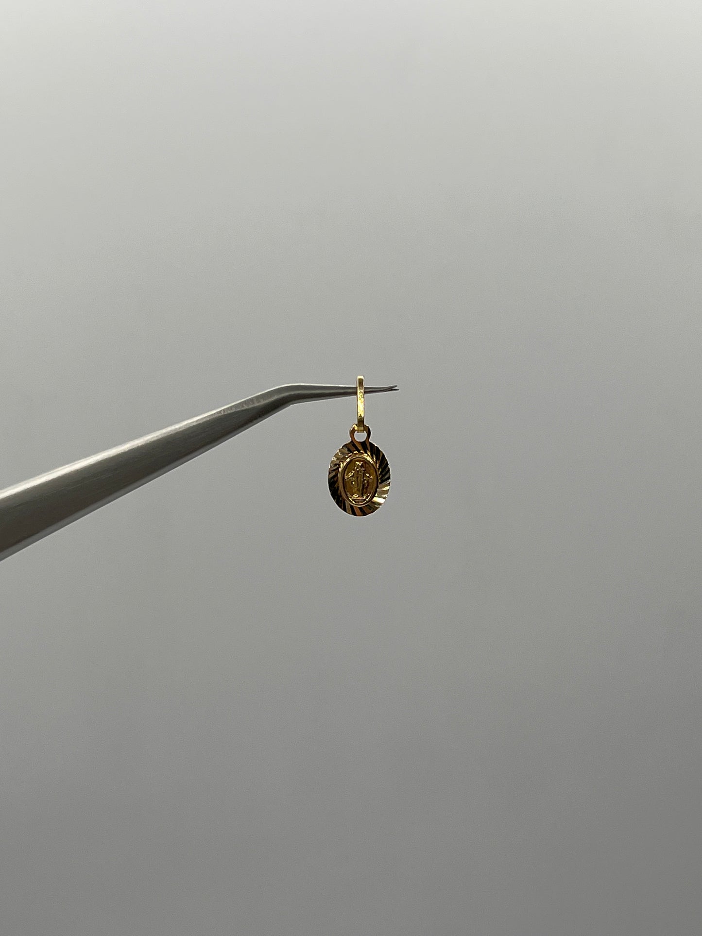 Dije Virgen Milagrosa Oro amarillo 18k 0,45 Gr / 7 mm / 1,1 Cm