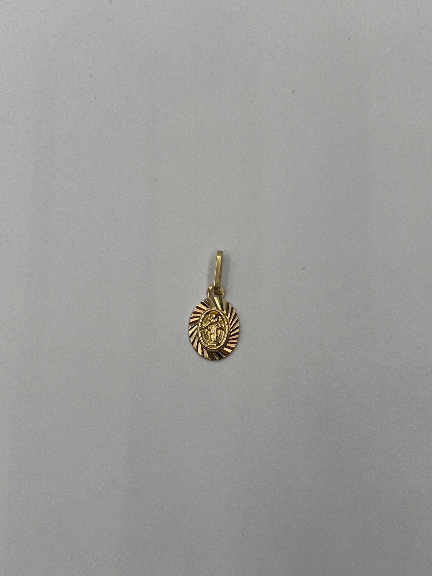 Dije Virgen Milagrosa Oro amarillo 18k 0,45 Gr / 7,4 mm / 1 Cm