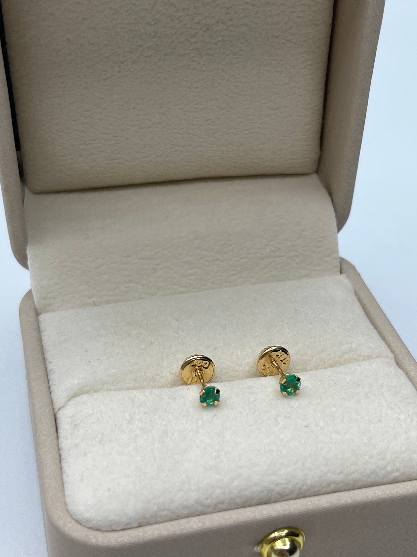 Topos Esmeralda / 0.20pts oro amarillo 18k / 3 mm (Joya)