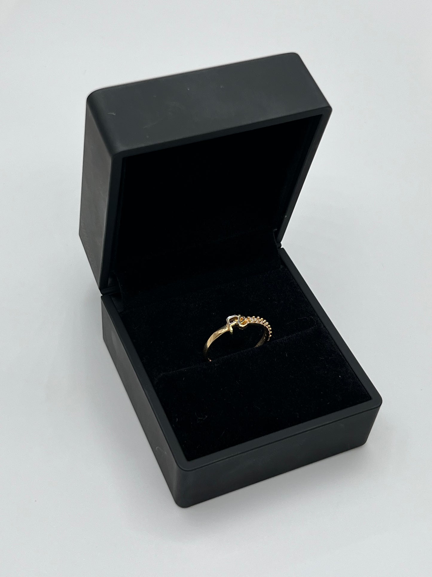Anillo fé circon blanco Oro amarillo 18k / Talla 6 3/4 / 1,37 Gr / 4,56 mm