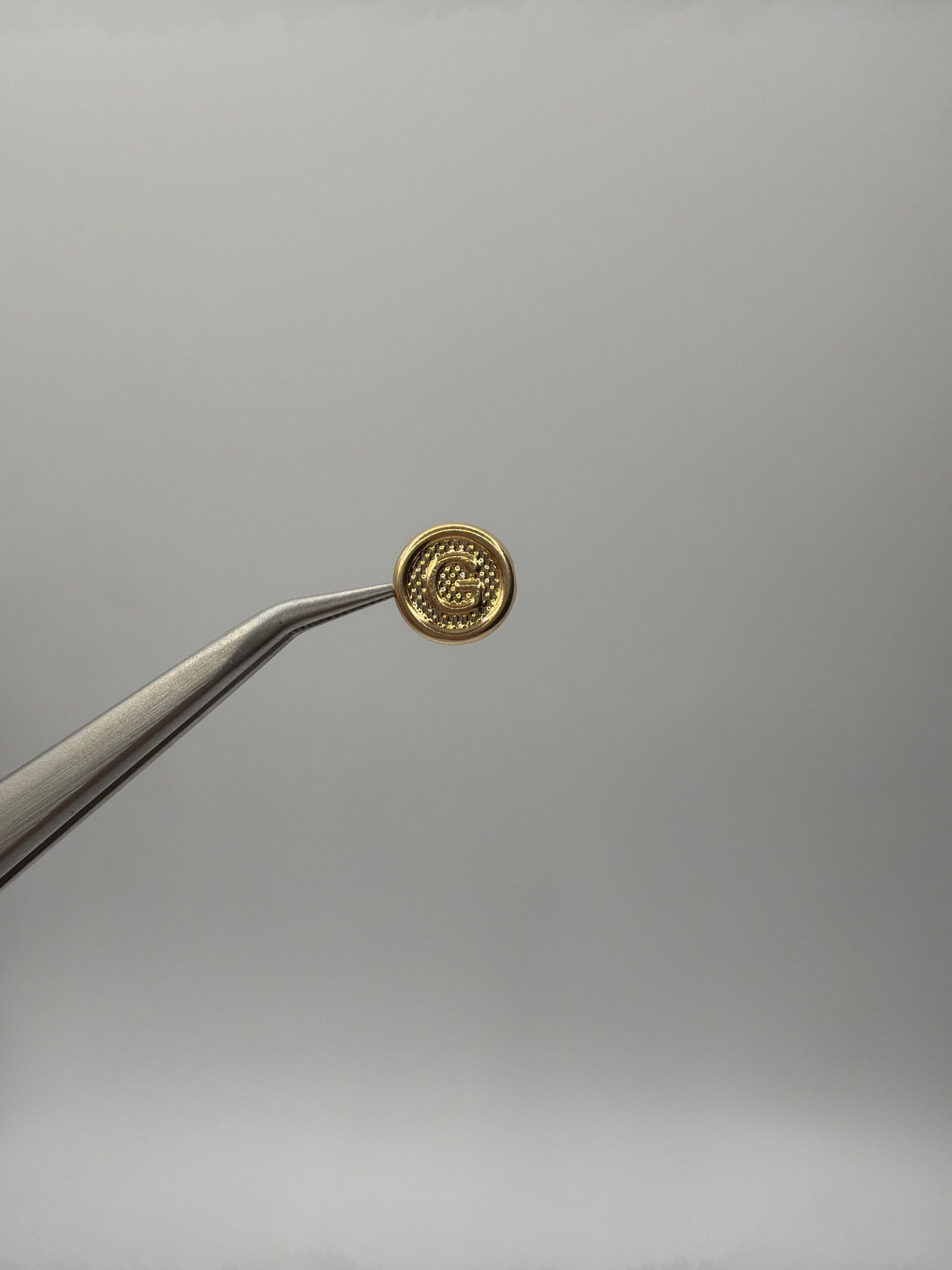 Herraje Letra G Oro amarillo 18k 0,34 Gr / 0,85 Cm